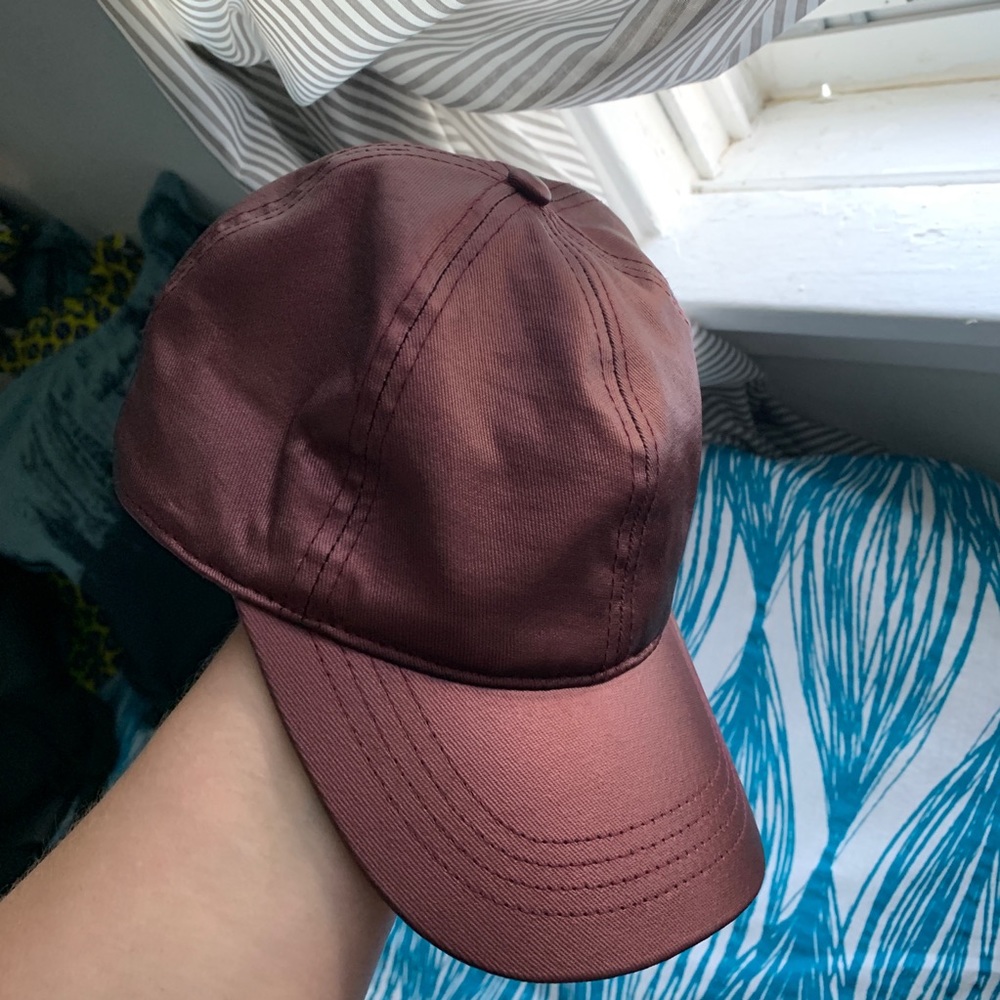 Shiny plum faux leather hat